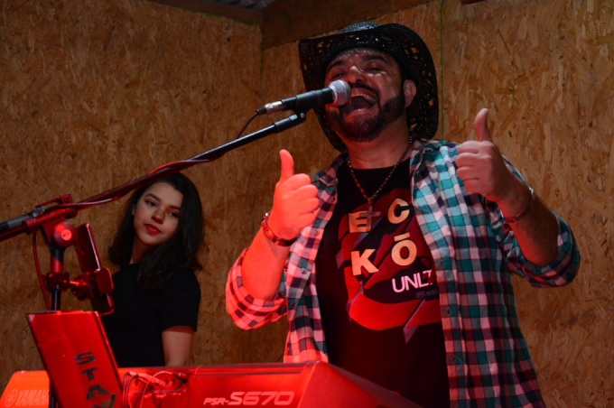 Segunda atração a tocar na Vila Junina, Romenik agrada com muito forró regional