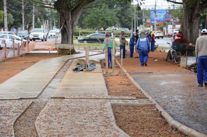 Prefeitura intensifica os trabalhos para a entrega da Avenida Olívia Flores