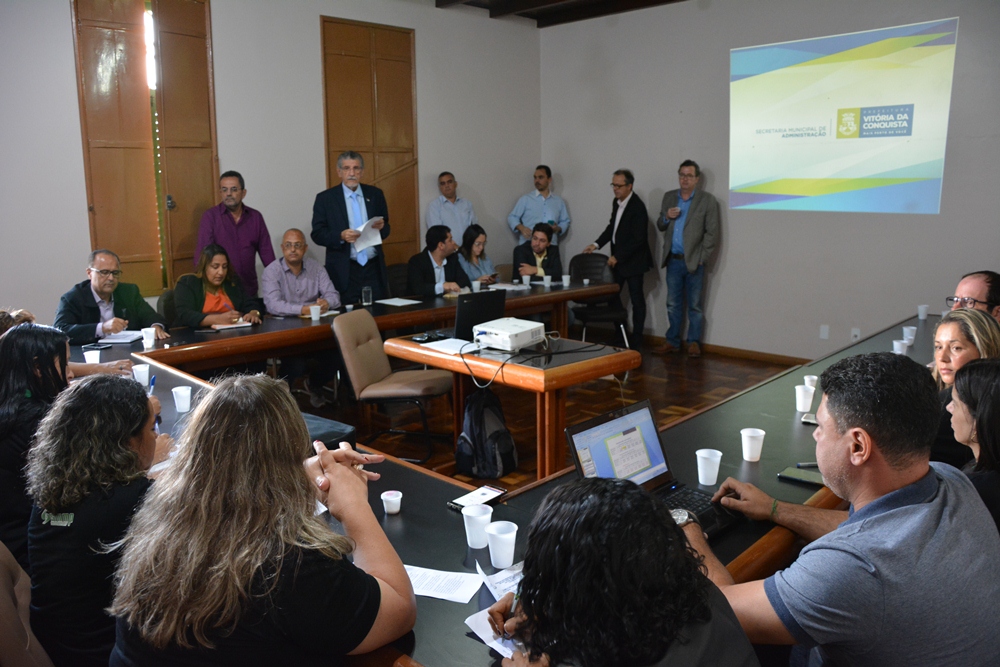 Prefeitura apresenta novas propostas aos professores e garante recomposição da tabela do magistério