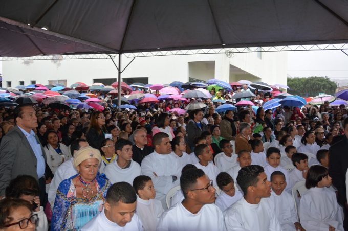 Celebração da padroeira de Conquista reúne milhares de fiéis no Centro Glauber Rocha