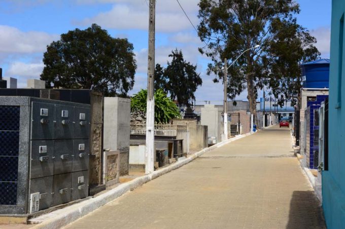 Dia de Finados: Cemitérios municipais passam por limpeza e reformas