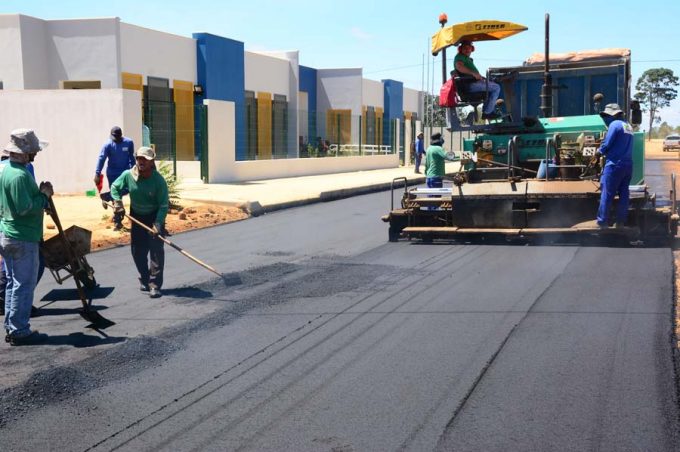 Ruas do Vila Elisa são asfaltadas