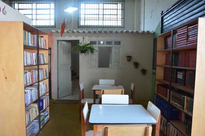 Mercado Municipal de Artesanato tem espaço para leitura