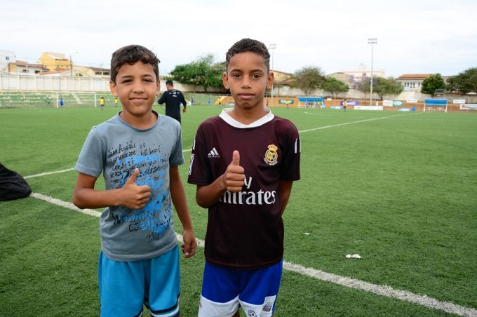 Alunos da escolinha municipal de futebol são aprovados na peneira do Flamengo