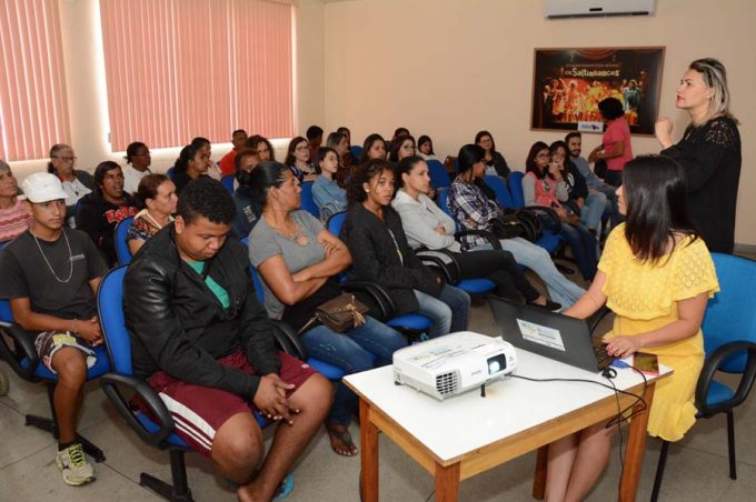 Pré-conferências de Assistência Social reúnem usuários de serviços assistenciais do município