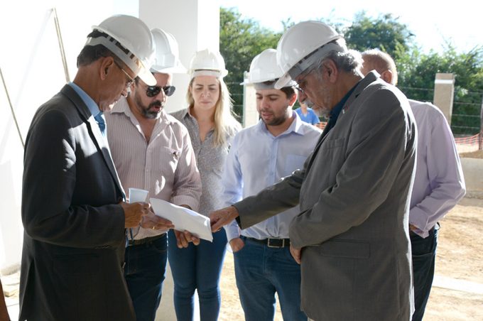 Comitiva do Governo Municipal visita obras de Educação no Vila Elisa e Campinhos