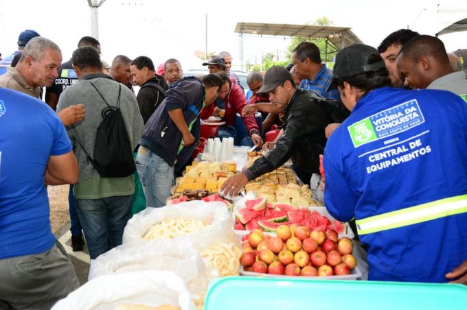 Funcionários do Deserg celebram Dia do Servidor em café da manhã