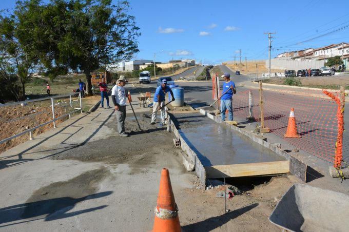 Prefeitura Municipal restaura ponte no Bairro Campinhos