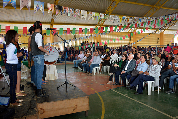 Governo Municipal entrega quadra poliesportiva em José Gonçalves