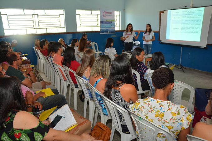 Violência contra a mulher é tema de formação em escola municipal