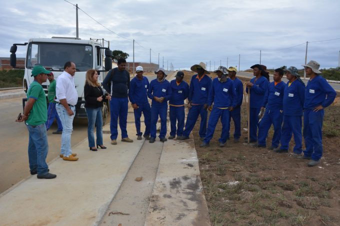 Prefeitura inicia paisagismo na Avenida J. Pedral
