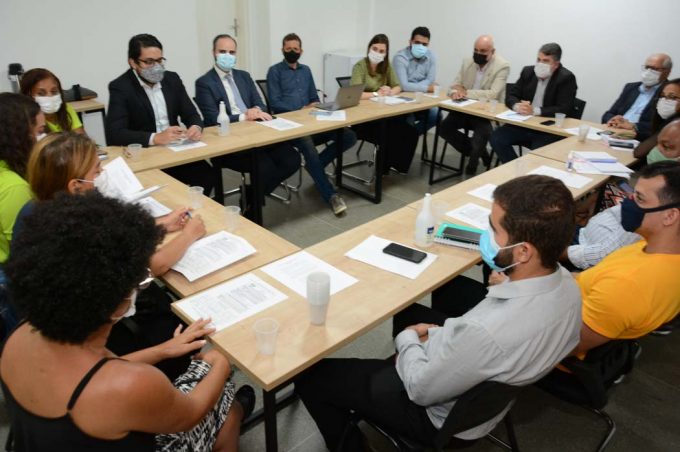 Governo Municipal ouve reivindicações do sindicato dos professores sobre recomposição da tabela salarial
