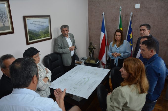Prefeitura e CDL discutem campanha natalina e reforma do Terminal de ônibus