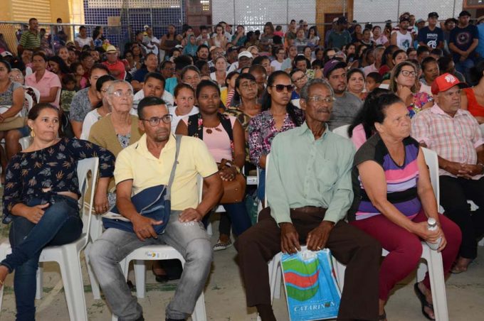 Prefeitura de Vitória da Conquista entrega as escrituras para 840 famílias do Vila América