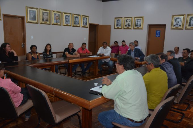 Prefeitura recebe moradores do Nossa Senhora Aparecida