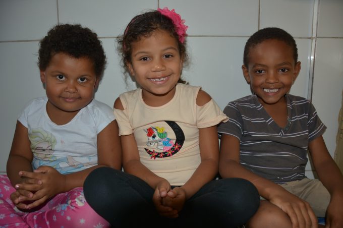 Para ensinar sobre meio ambiente, creche Jurema recebe teatro de fantoches