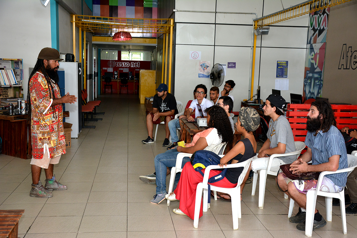 Jovens participam de workshops na Semana da Juventude