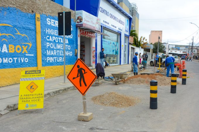 Prefeitura trabalha na recuperação de galeria na Rua Guilhermino Novais