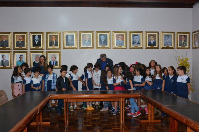 Estudantes são recebidos pelo prefeito