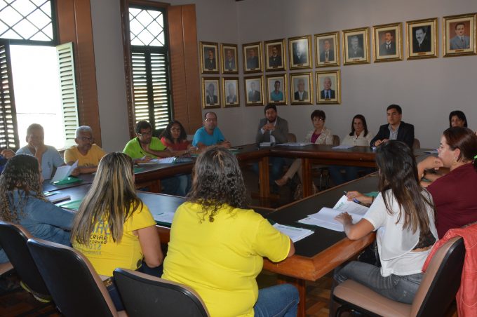 Prefeitura recebe representantes do SIMMP para rodada de negociações