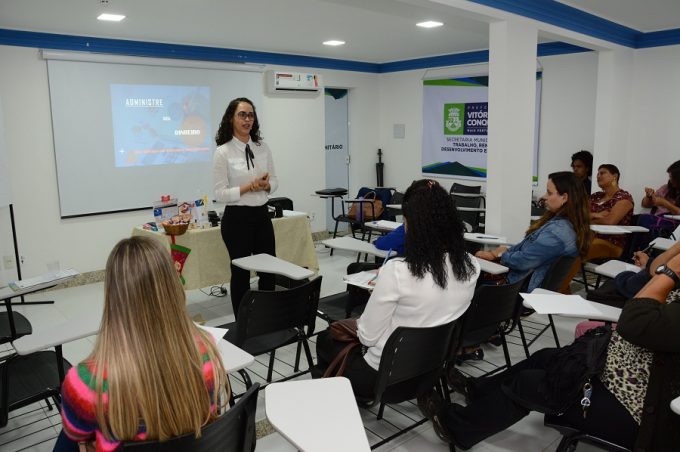 Prefeitura promove palestra sobre gestão pessoal de finanças