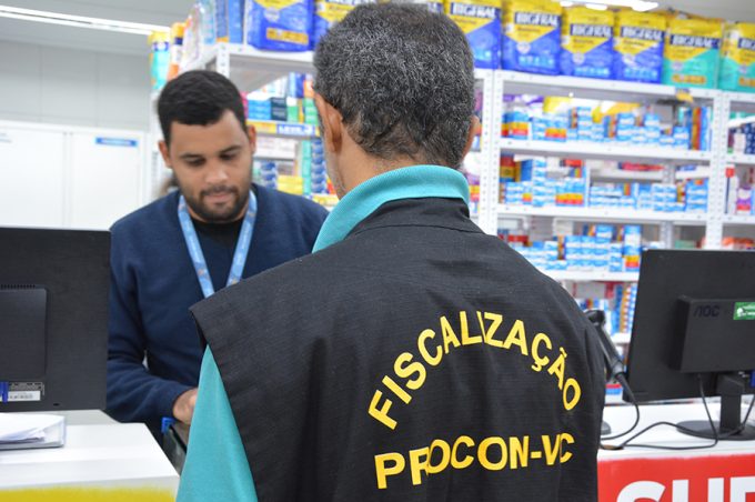 Procon orienta e fiscaliza estabelecimentos que comercializam produtos de higienização