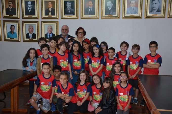 Gabinete Civil recepciona estudantes da Escola Maria Salomé