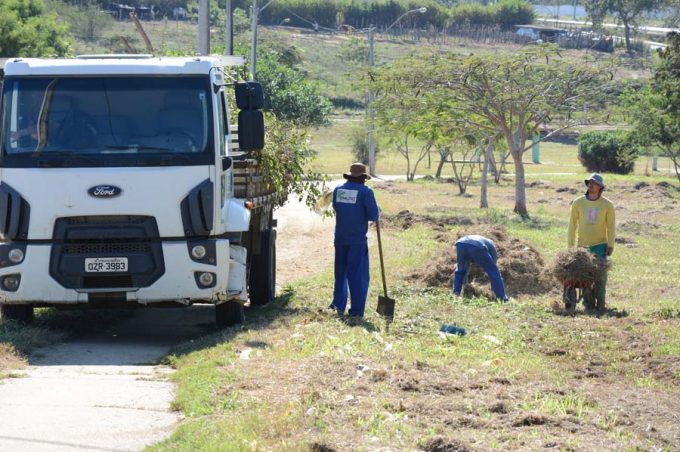 Secretaria de Meio Ambiente realiza mutirão de limpeza no Parque Lagoa das Bateias