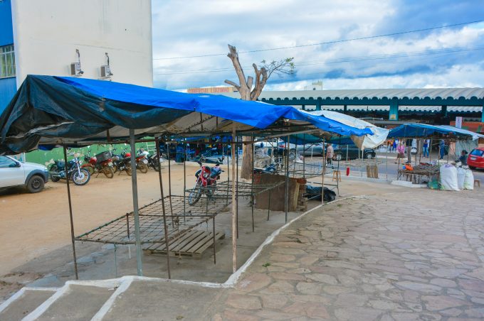 Prefeitura recupera barracas destruídas em acidente com carro desgovernado na Ceasa