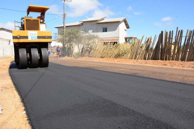 Prefeitura inicia pavimentação no povoado de Cabeceira