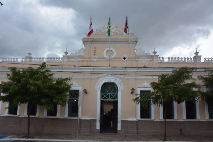 Prefeitura garante salário antecipado a servidores