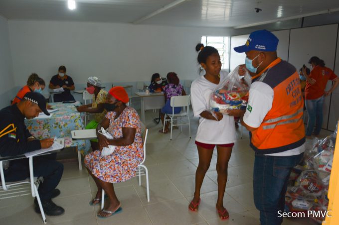 Cestas básicas arrecadadas na campanha Solidariedade Conquista chegam à comunidade do Boqueirão