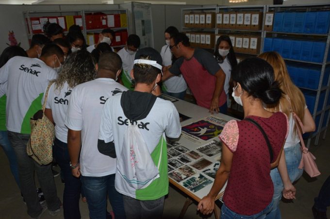 Estudantes do Programa Jovem Aprendiz conhecem Arquivo Público Municipal