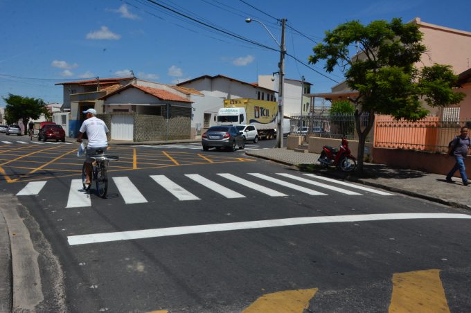 Prefeitura melhora sinalização em diversas vias da cidade