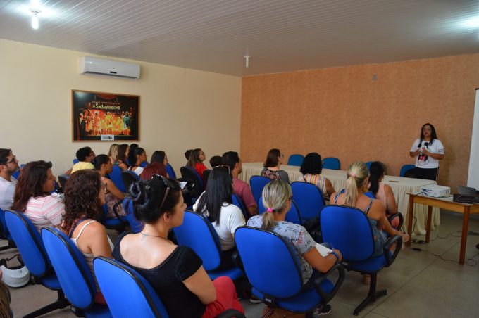 Prefeitura dá início às aulas de curso da Central de Libras