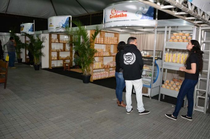 Com apoio da Prefeitura, produtores de biscoito expõem produtos na ExpoConquista 2019