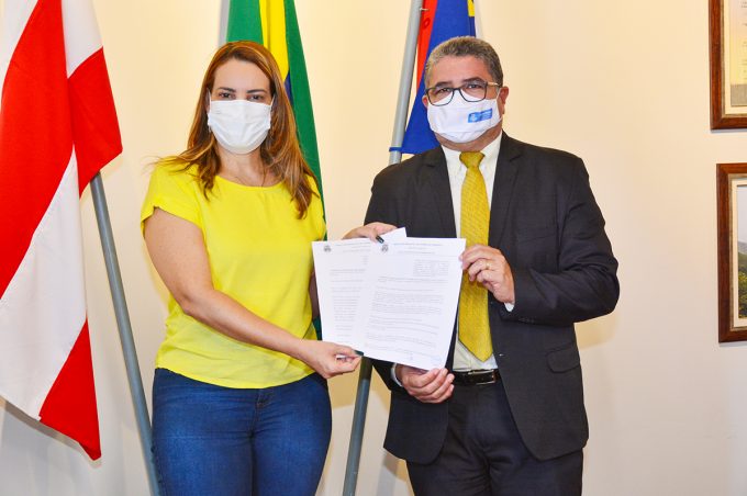 Leis que aumentam prevenção à violência contra a mulher são sancionadas pela prefeita Sheila Lemos