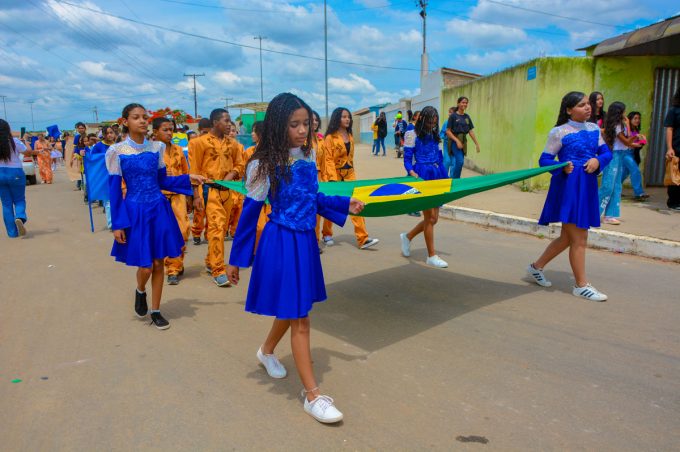 Desfile cívico reúne 500 alunos de cinco escolas do círculo escolar de Cabeceira