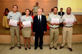 Policiais militares são certificados em curso de Libras