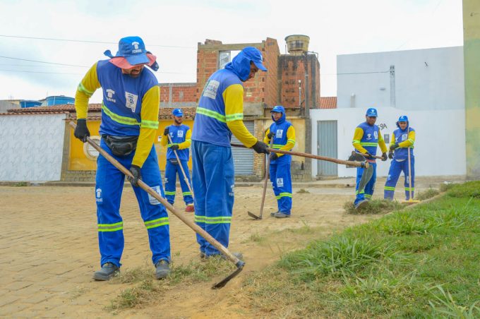 Sesep atua com mutirão de limpeza em sete bairros e loteamentos nesta semana