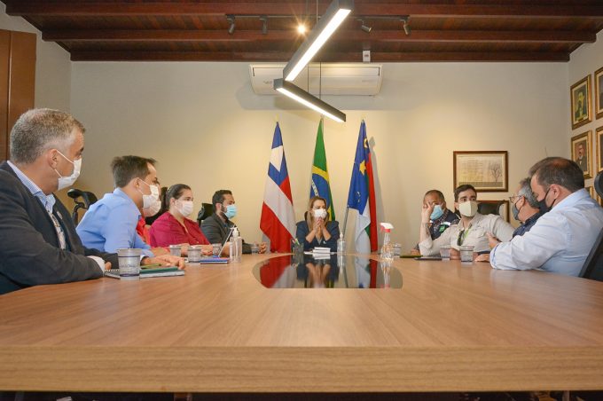 Governo Municipal e Coelba alinham ações por melhoria da iluminação em Vitória da Conquista