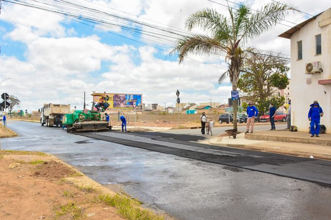Prefeitura realiza requalificação asfáltica na Quinta Avenida, no bairro Boa Vista
