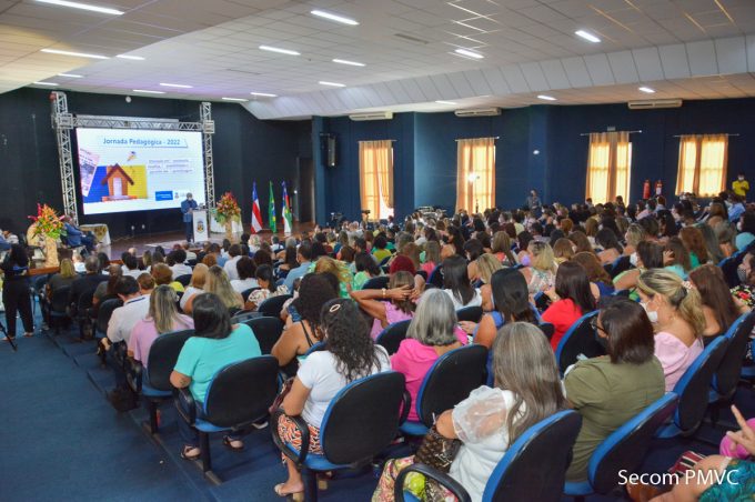 Palestras na jornada pedagógica destacam o papel do professor nos tempos atuais