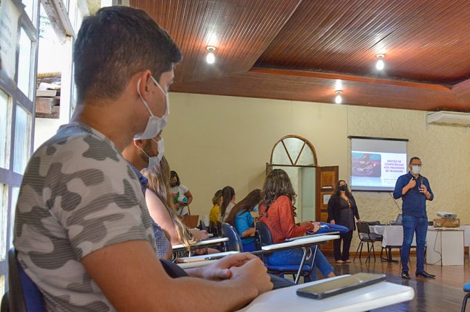 Servidores da Semdes participam de oficina sobre gestão de competências nos processos de trabalho
