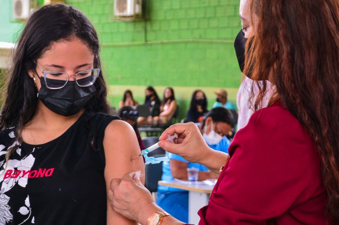 Vacinação de 1ª, 2ª e 3ª doses de Covid-19 continua nesta quinta