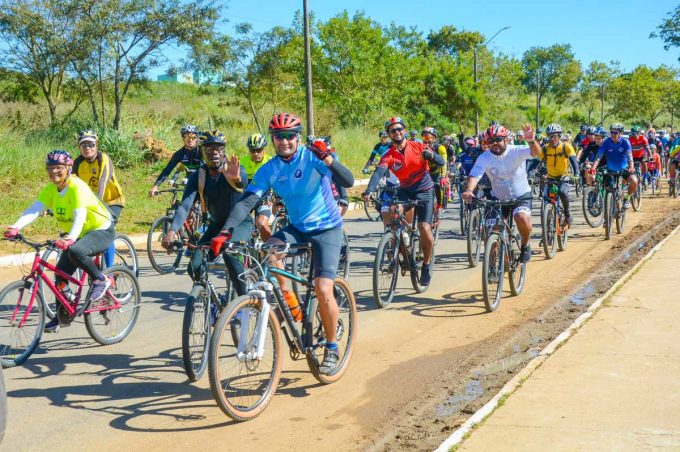 Cerca de 200 atletas participaram do Pedal Ecológico neste domingo. Ação faz parte da Semana do Meio Ambiente