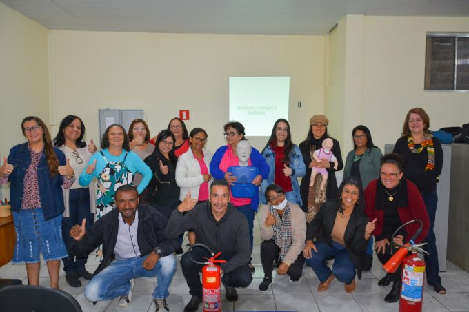 Servidores dos arquivos de pessoal e municipal participam de curso de combate a incêndios e primeiros socorros