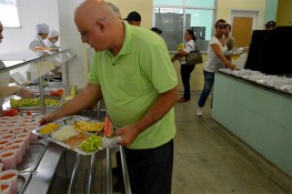 Restaurante Popular serve 950 refeições por dia