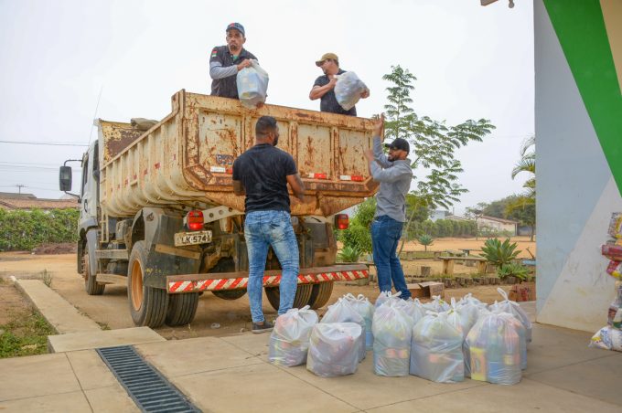 Prefeitura de Vitória da Conquista começa distribuir donativos da Defesa Civil Nacional a mais de 2.200 famílias