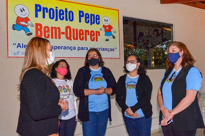 Sheila Lemos visita comunidade do Bem Querer e conhece projeto social educativo